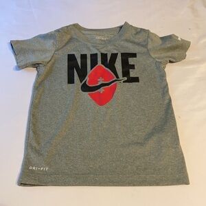 Nike Boys  T Shirt Size M (6) gray black red